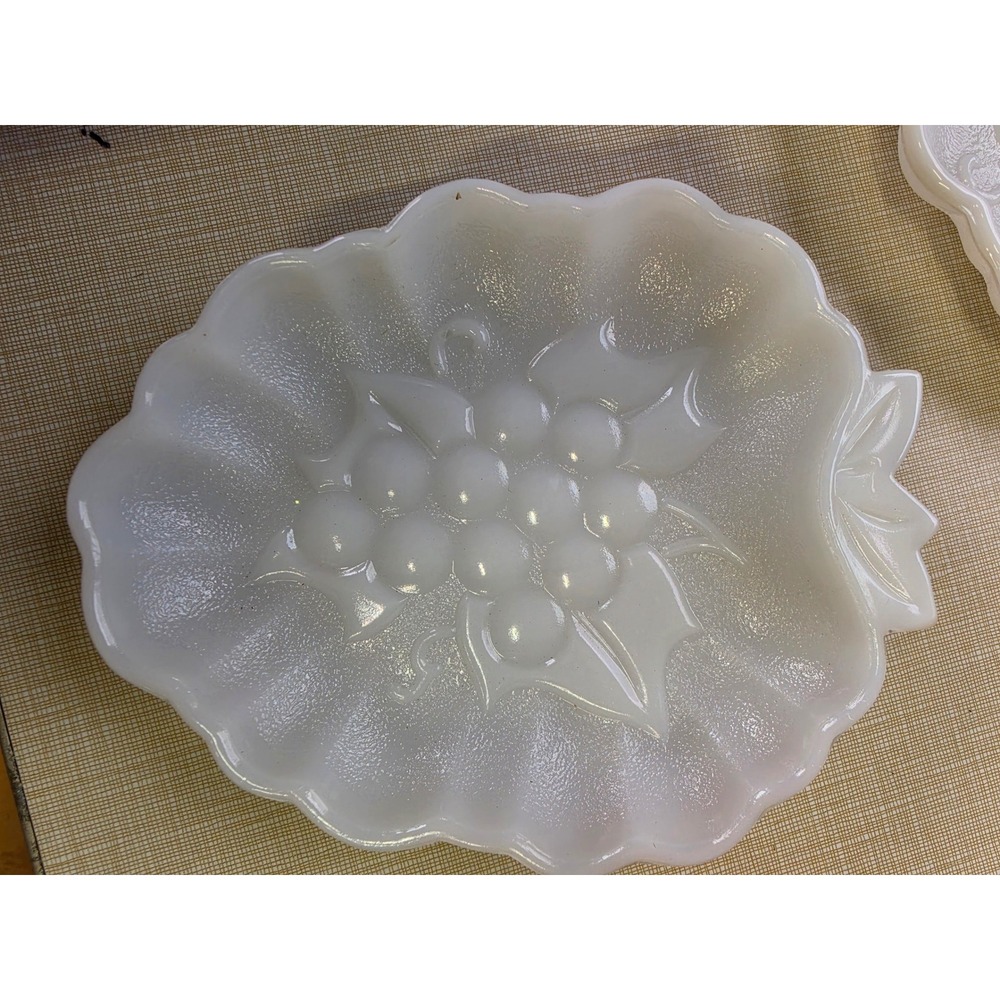Vintage Milk Glass Grape Leaf Trinket Dish Set of 2 White Scalloped Small Bowls - Picture 2 of 5